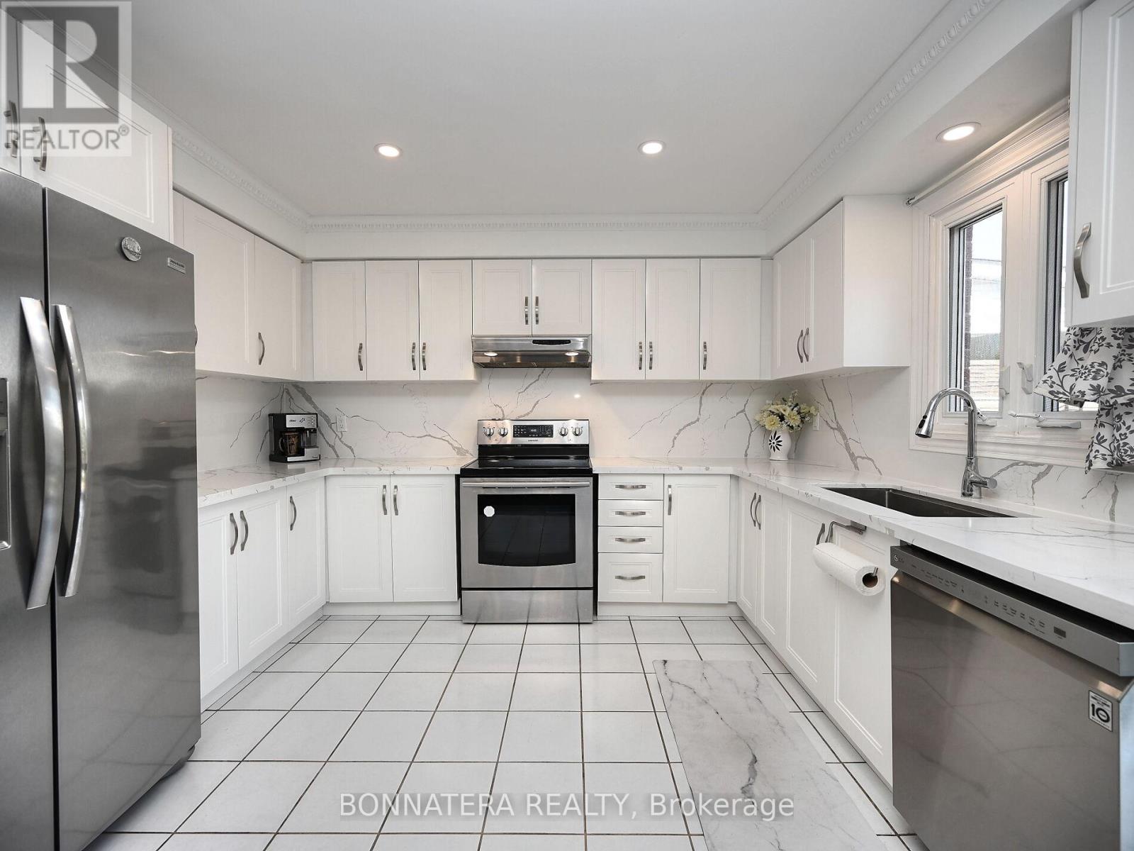 4445 Guildwood Way, Mississauga, Ontario  L5R 2B4 - Photo 12 - W12492766