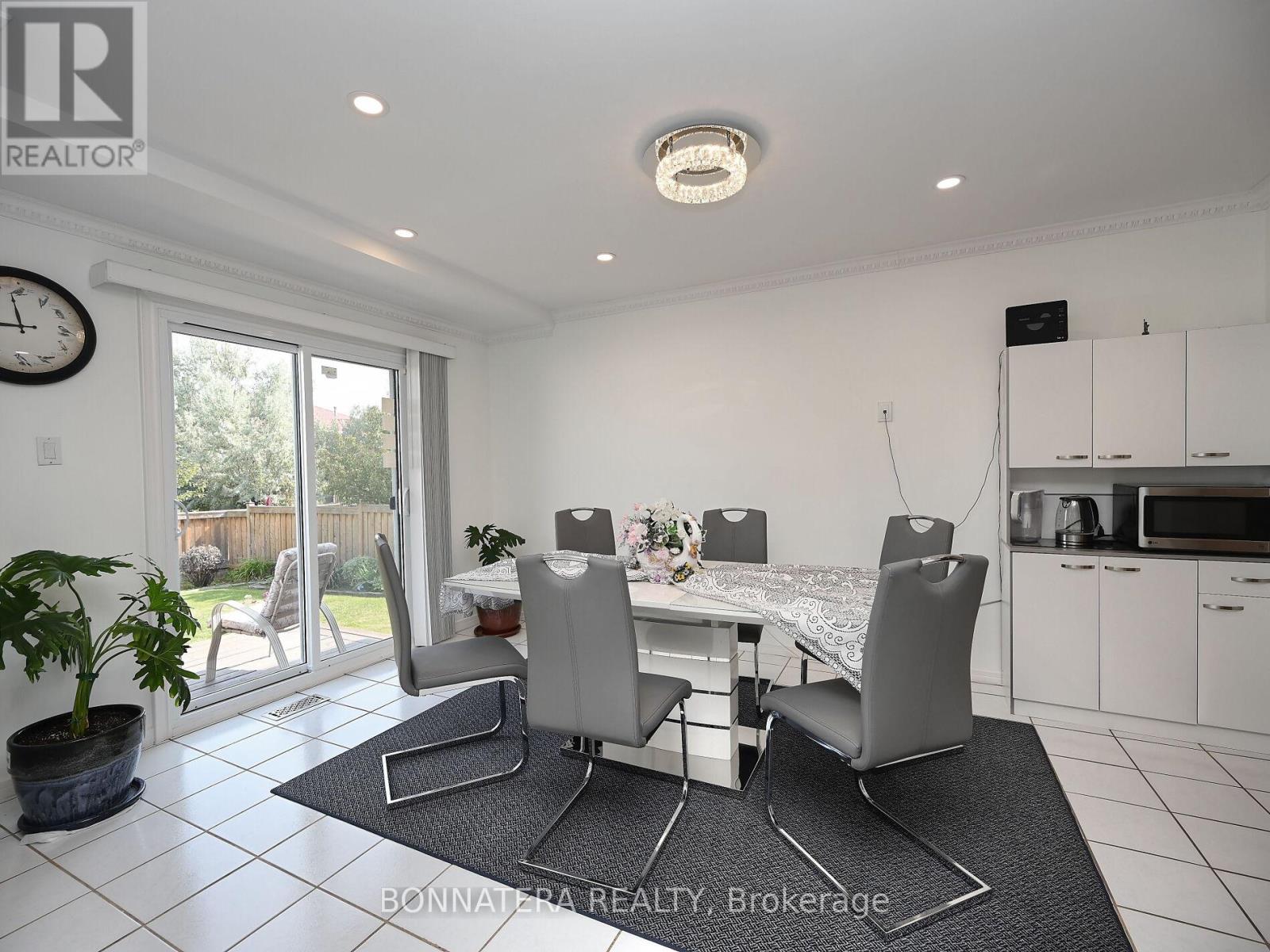 4445 Guildwood Way, Mississauga, Ontario  L5R 2B4 - Photo 15 - W12492766