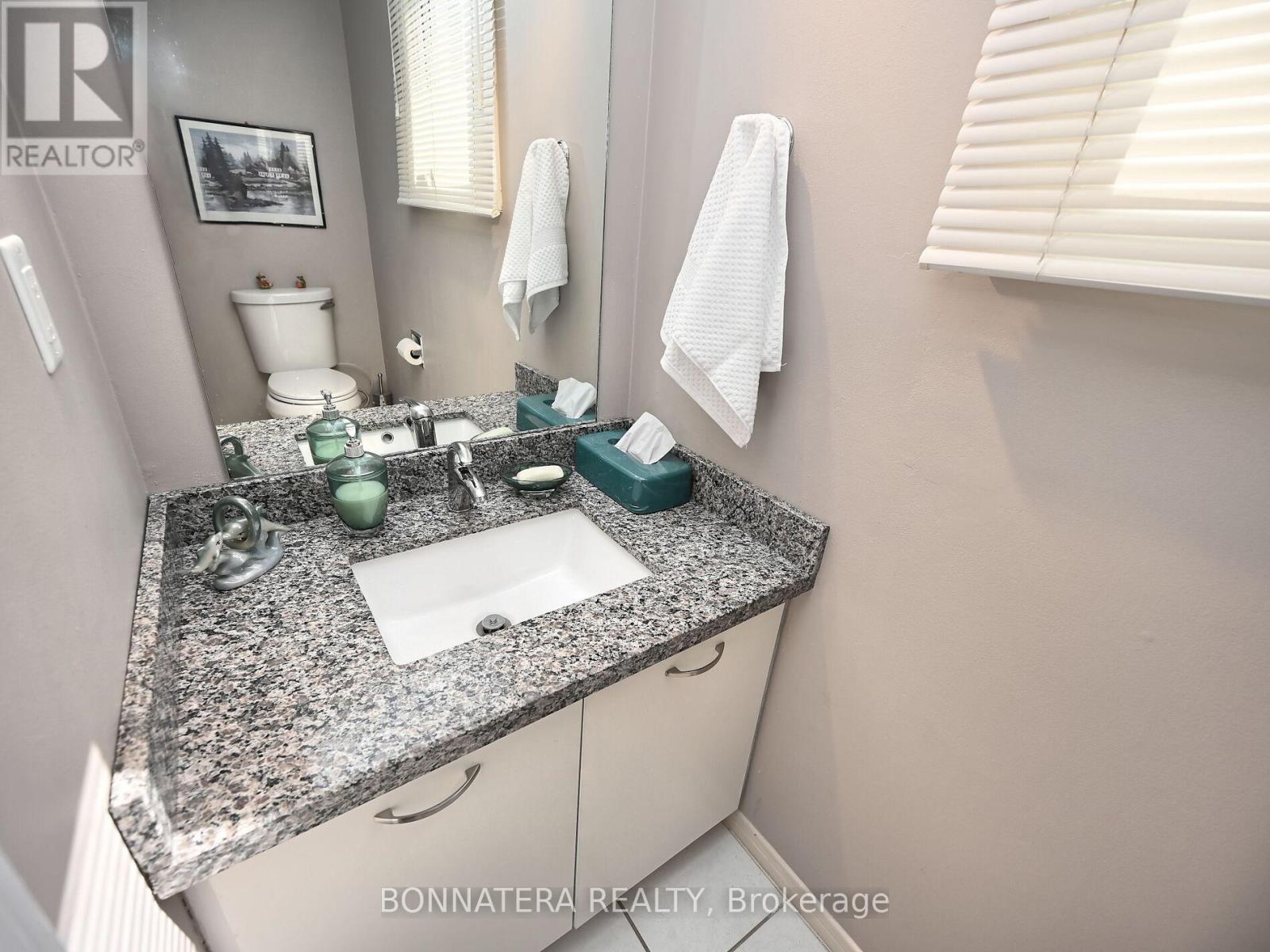 4445 Guildwood Way, Mississauga, Ontario  L5R 2B4 - Photo 19 - W12492766