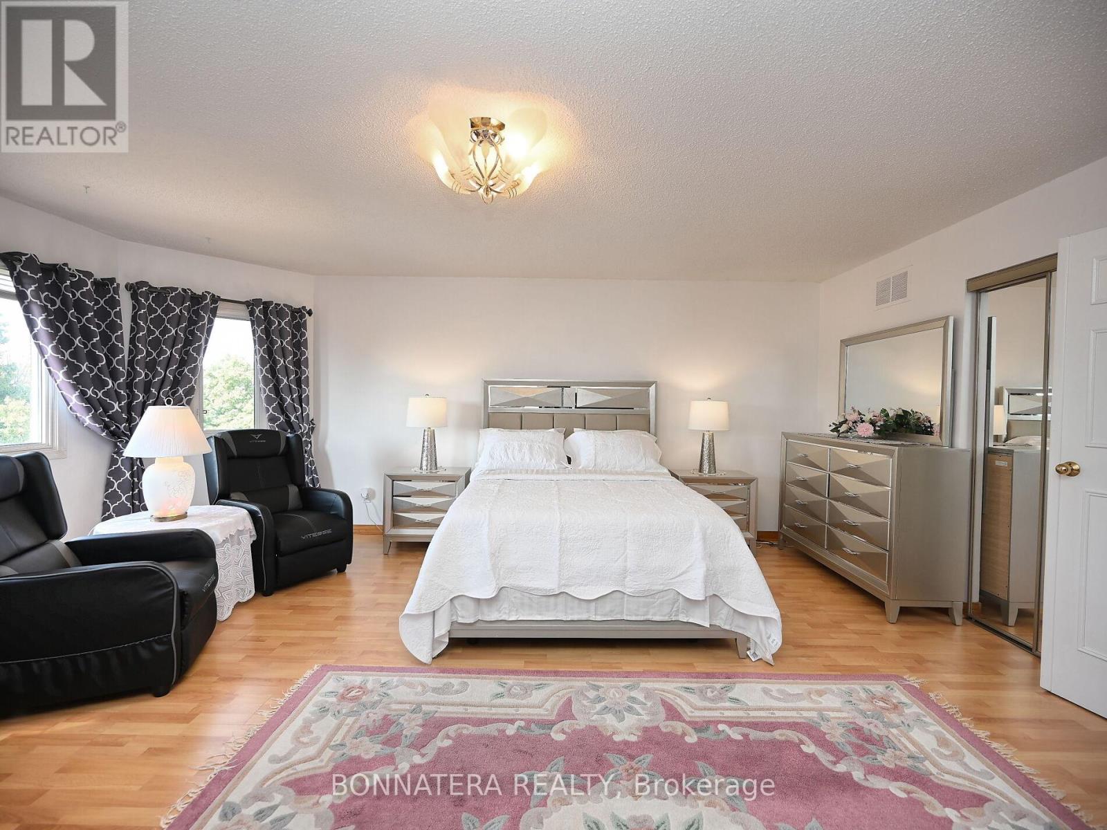 4445 Guildwood Way, Mississauga, Ontario  L5R 2B4 - Photo 25 - W12492766