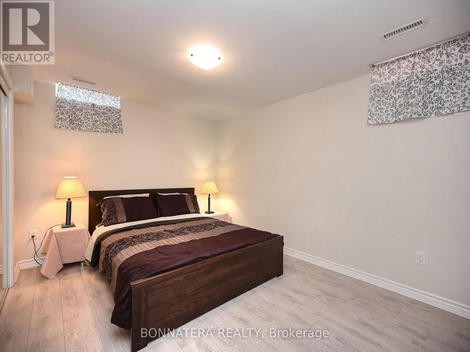 4445 Guildwood Way, Mississauga, Ontario  L5R 2B4 - Photo 43 - W12492766