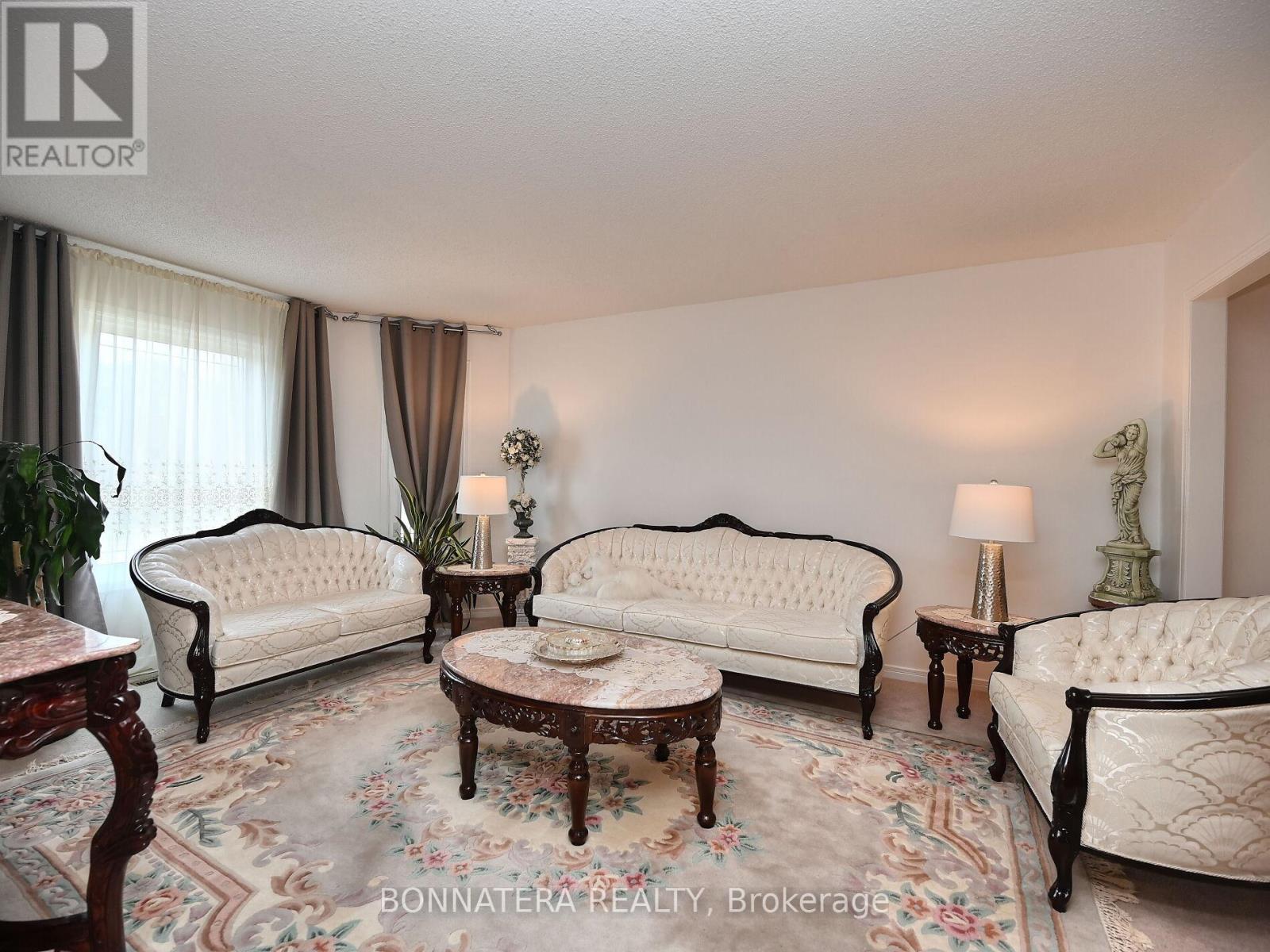 4445 Guildwood Way, Mississauga, Ontario  L5R 2B4 - Photo 7 - W12492766
