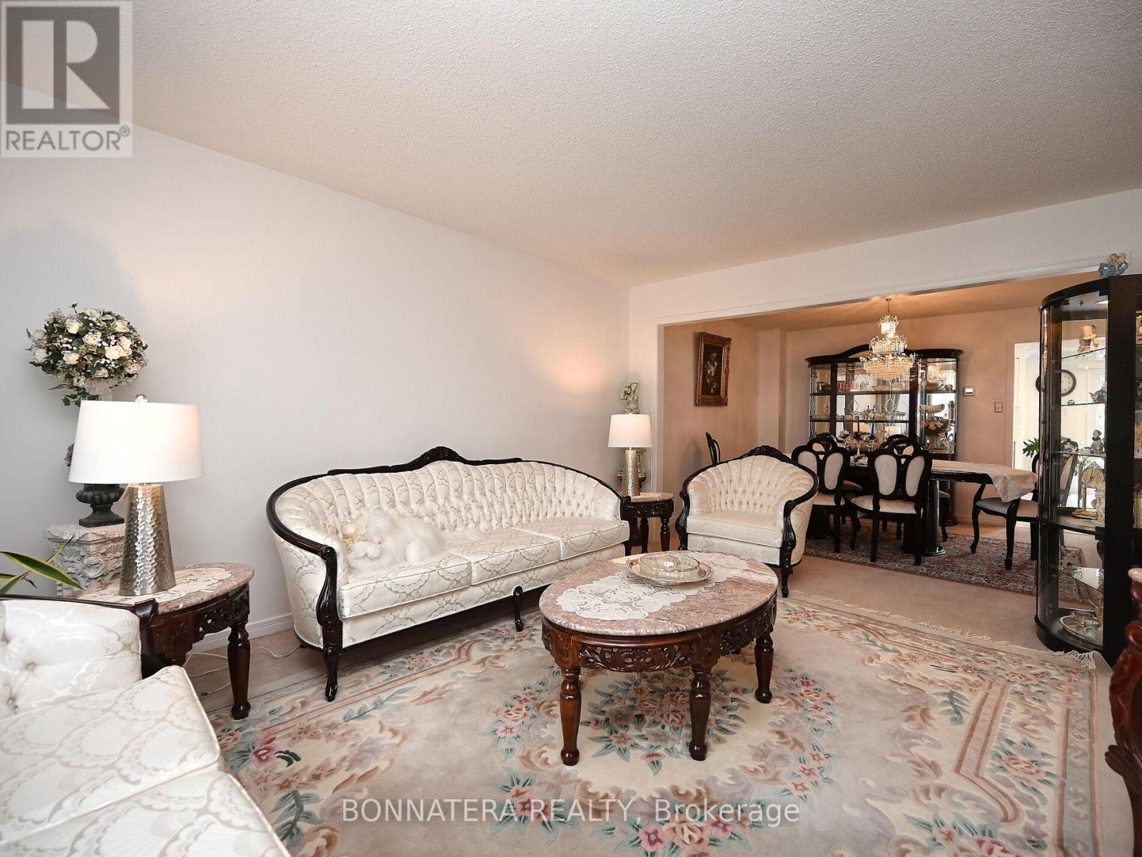 4445 Guildwood Way, Mississauga, Ontario  L5R 2B4 - Photo 8 - W12492766