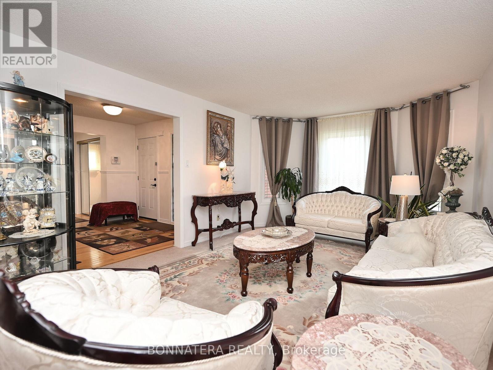 4445 Guildwood Way, Mississauga, Ontario  L5R 2B4 - Photo 9 - W12492766