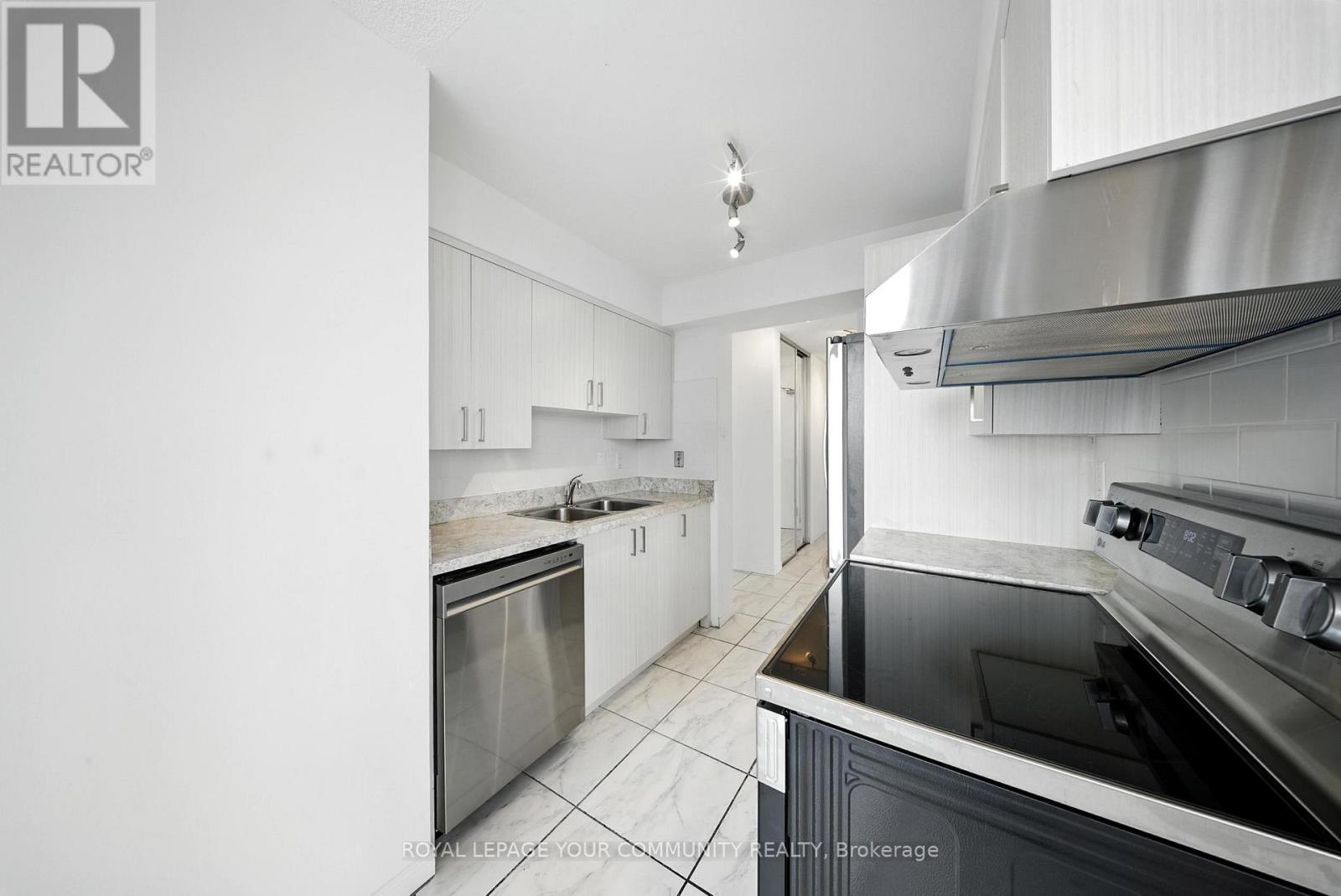 1404 - 330 Rathburn Road W, Mississauga, Ontario  L5B 3Y1 - Photo 4 - W12492800