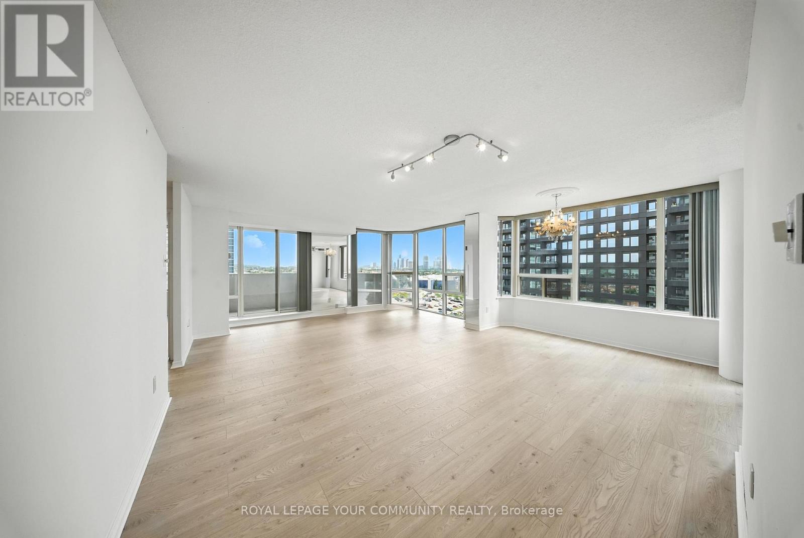 1404 - 330 Rathburn Road W, Mississauga, Ontario  L5B 3Y1 - Photo 6 - W12492800