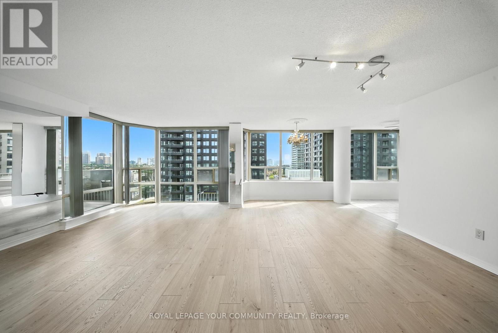 1404 - 330 Rathburn Road W, Mississauga, Ontario  L5B 3Y1 - Photo 8 - W12492800