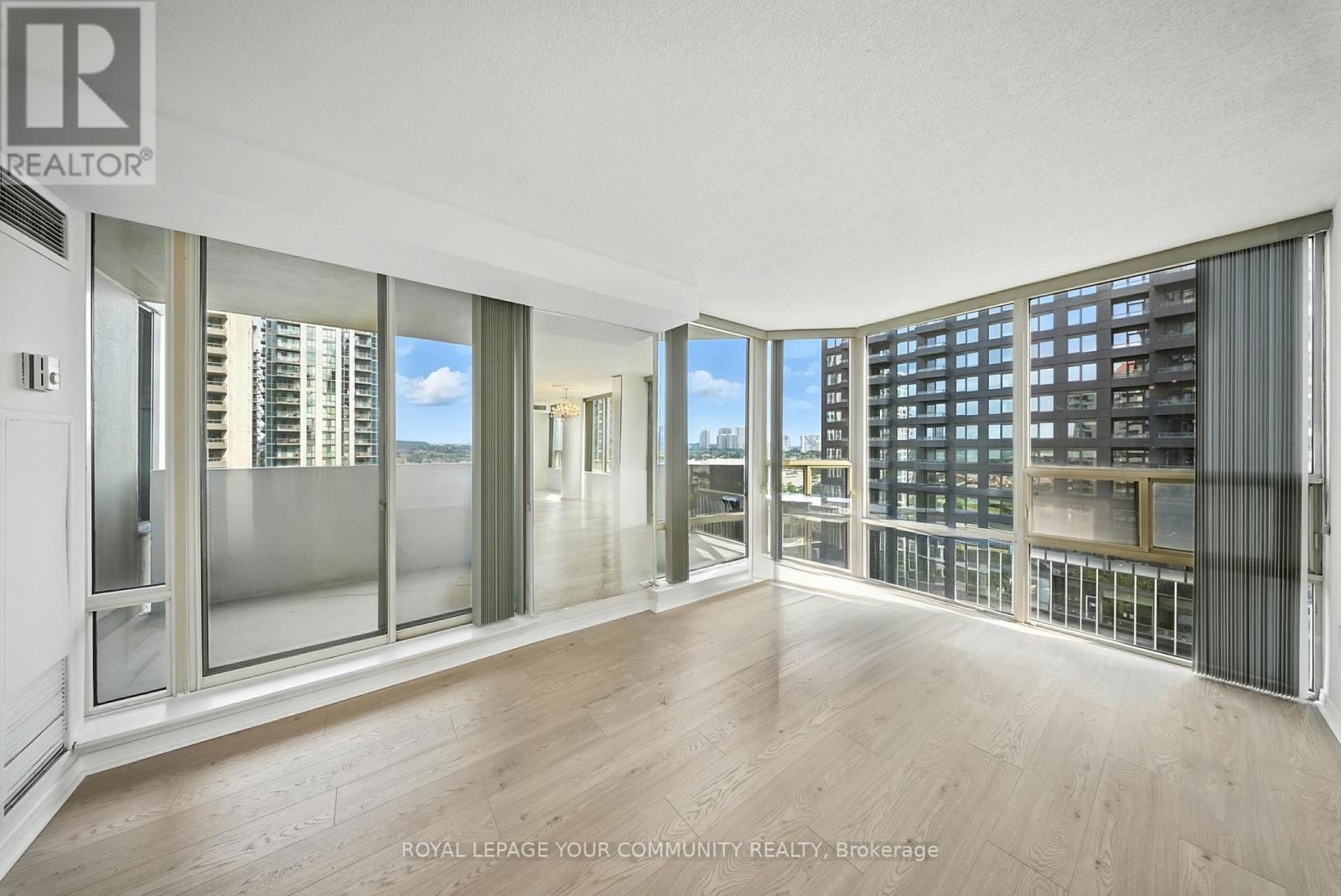 1404 - 330 Rathburn Road W, Mississauga, Ontario  L5B 3Y1 - Photo 9 - W12492800