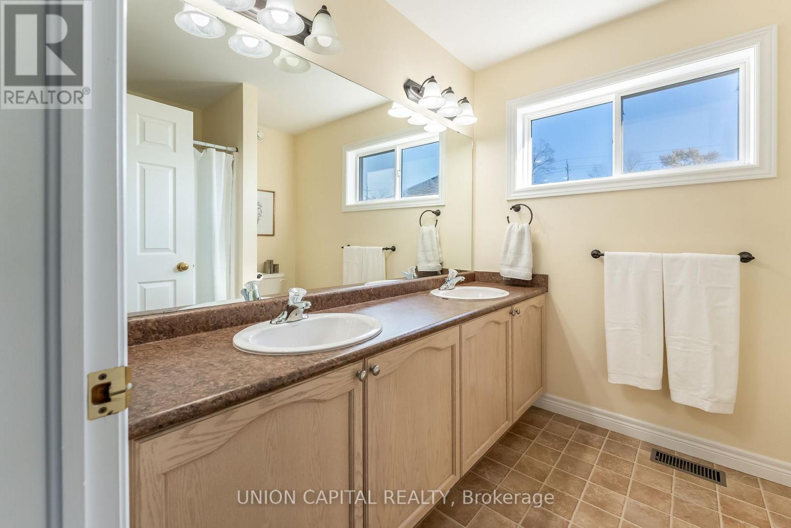 28 Lang Court, Kawartha Lakes, Ontario  K9V 6E5 - Photo 15 - X12492590