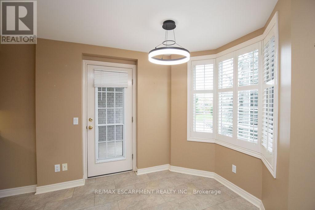 202 - 990 Golf Links Road, Hamilton, Ontario  L9K 1J8 - Photo 38 - X12492670