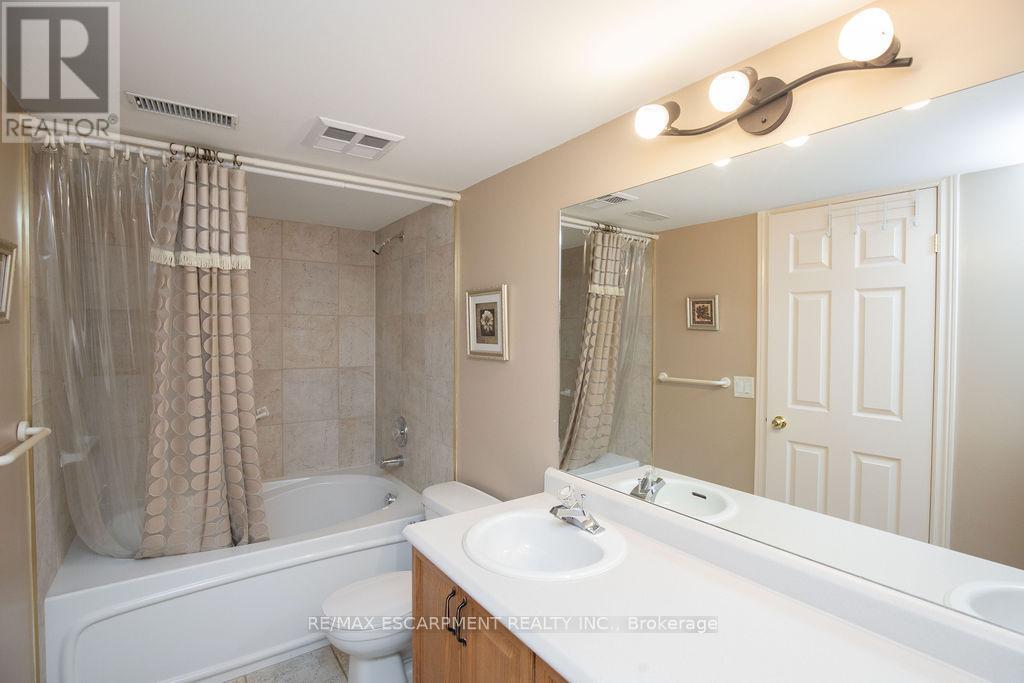 202 - 990 Golf Links Road, Hamilton, Ontario  L9K 1J8 - Photo 44 - X12492670