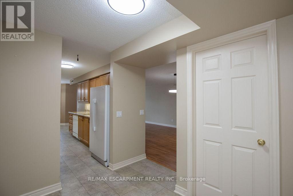 202 - 990 Golf Links Road, Hamilton, Ontario  L9K 1J8 - Photo 48 - X12492670