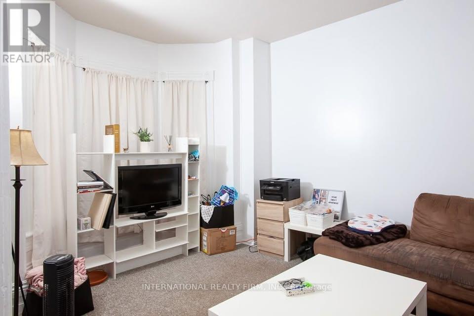 226 Richmond Street, London East, Ontario  N6B 2H6 - Photo 4 - X12492818