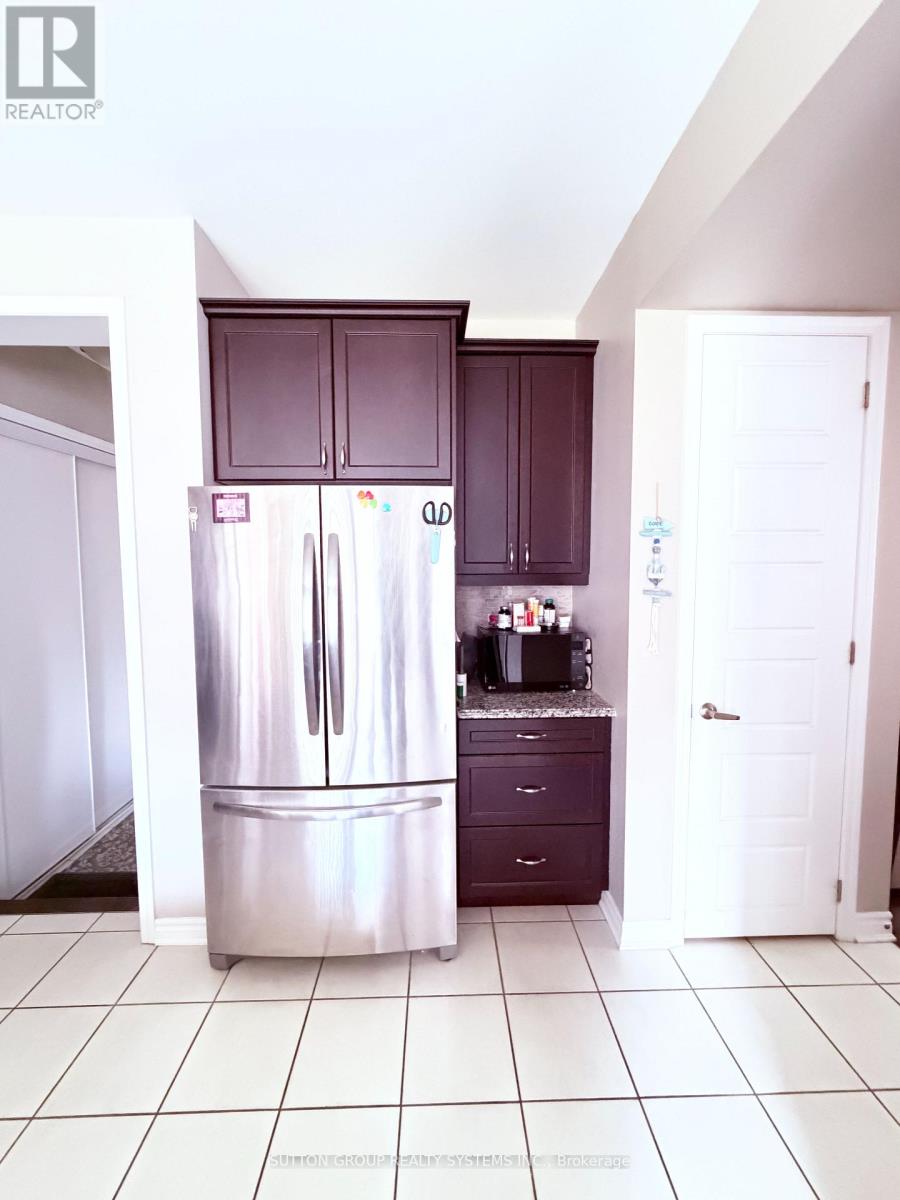 693 Doon South Drive, Kitchener, Ontario  N2P 0H5 - Photo 10 - X12492848