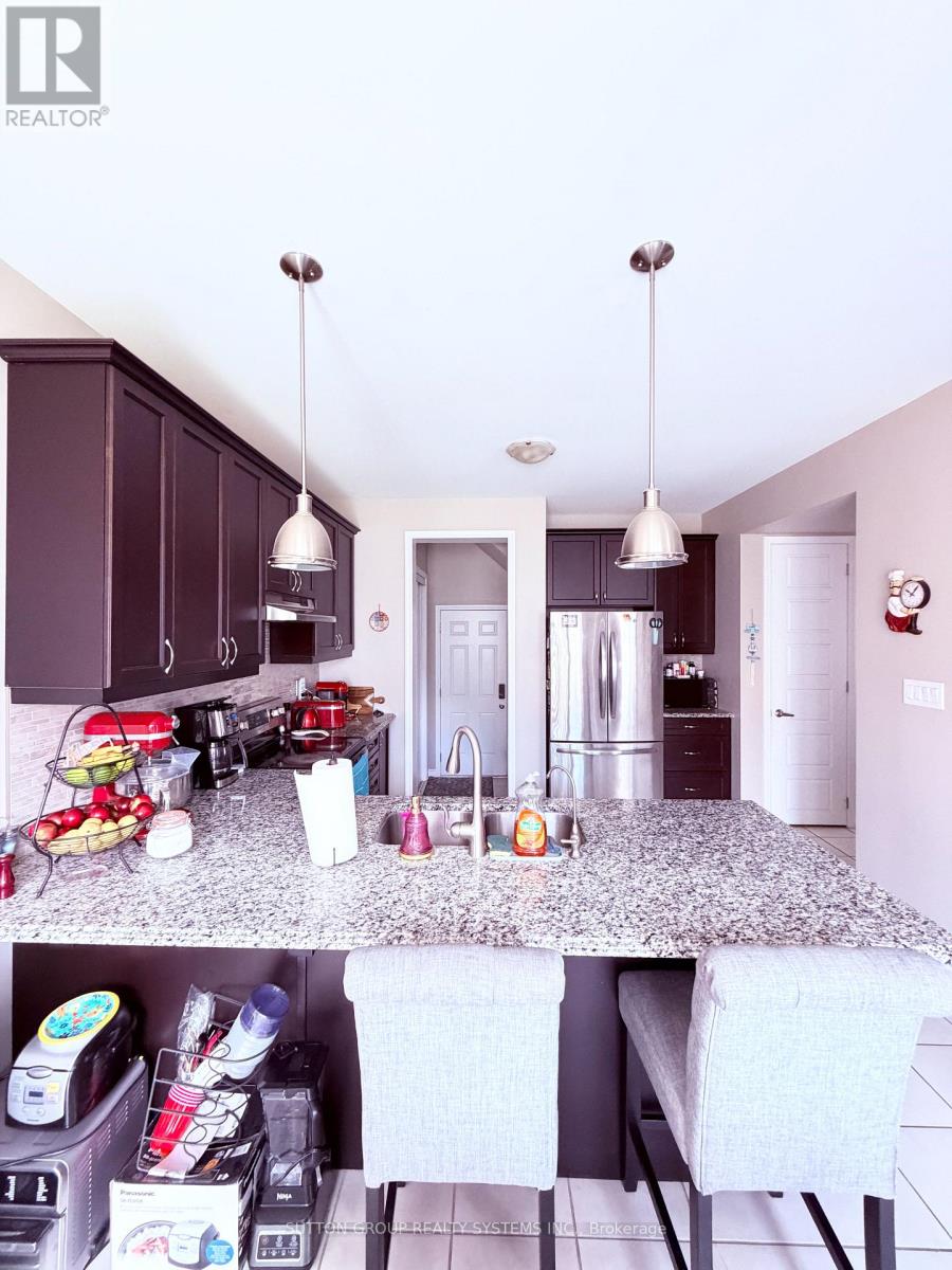 693 Doon South Drive, Kitchener, Ontario  N2P 0H5 - Photo 11 - X12492848