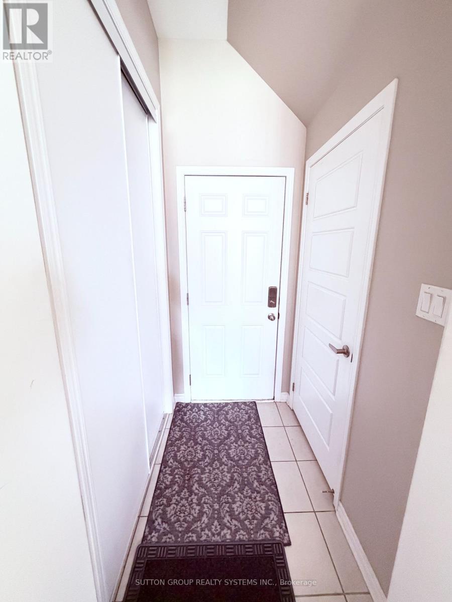 693 Doon South Drive, Kitchener, Ontario  N2P 0H5 - Photo 17 - X12492848