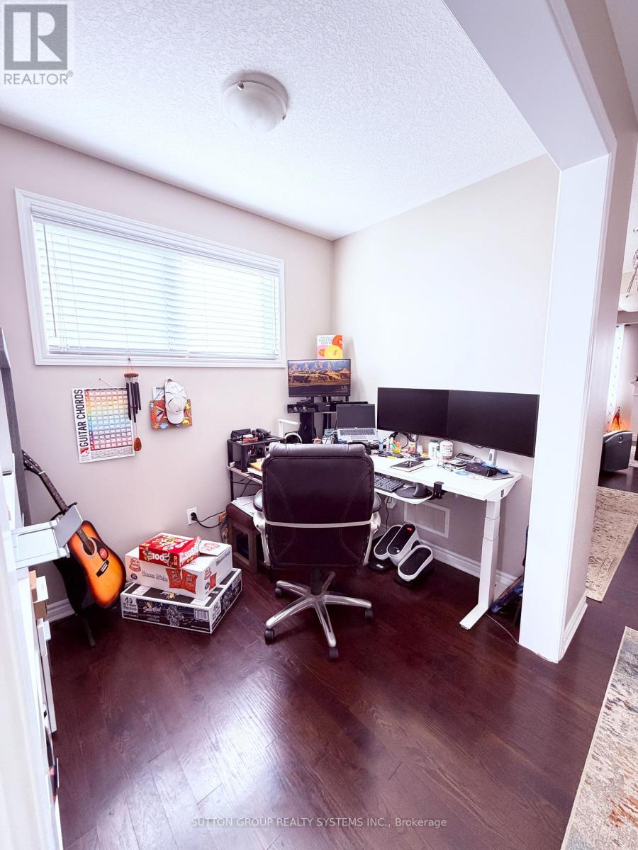 693 Doon South Drive, Kitchener, Ontario  N2P 0H5 - Photo 6 - X12492848