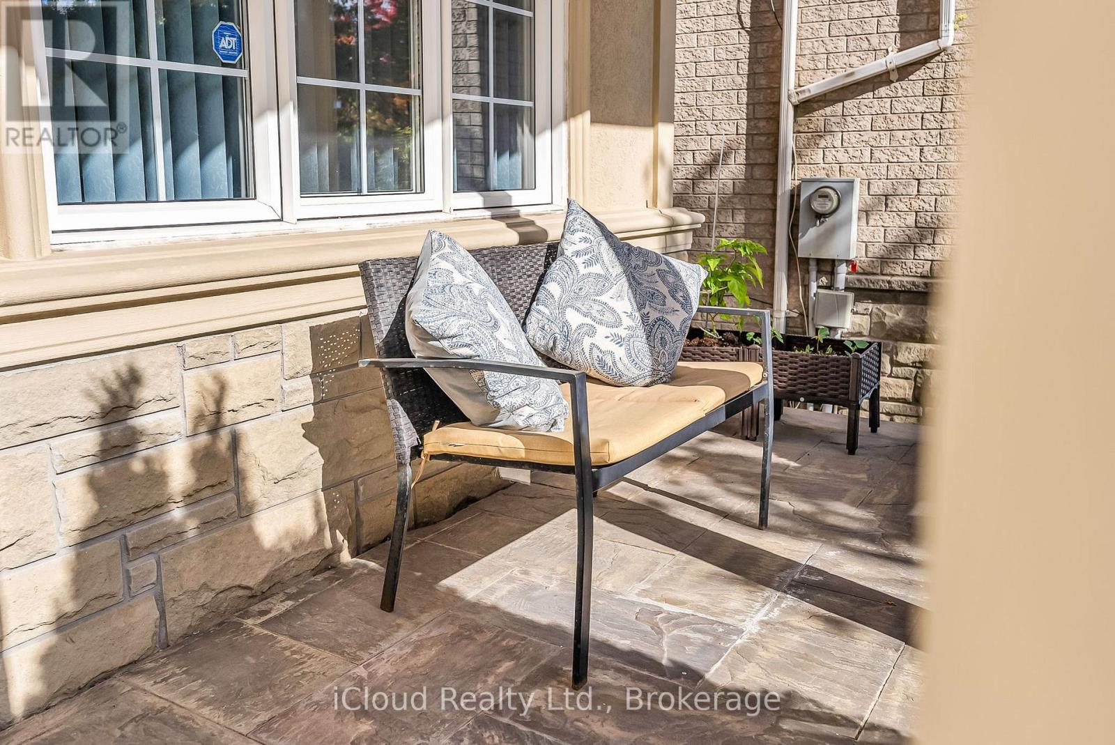 18 Daiseyfield Crescent, Vaughan, Ontario  L4H 2T9 - Photo 5 - N12492608