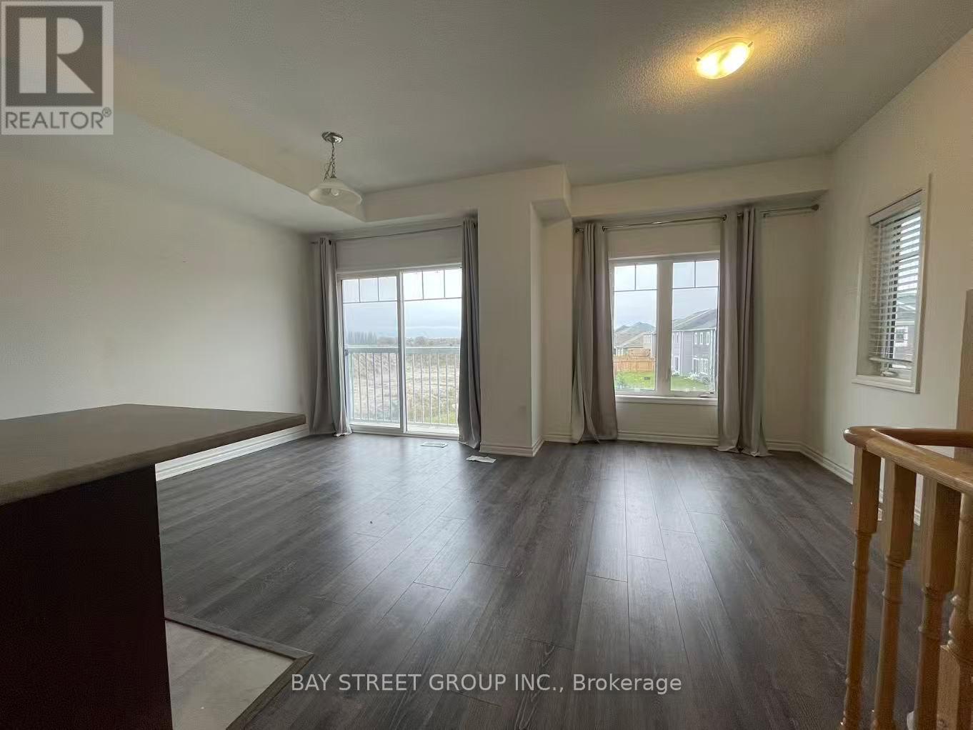 53 Shelburne Avenue, Wasaga Beach, Ontario  L9Z 0J4 - Photo 7 - S12484477