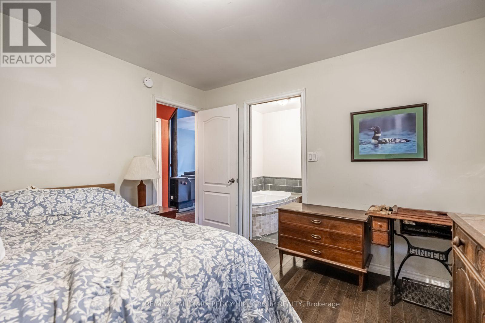 4 Clover Court, Kawartha Lakes, Ontario  K0M 2A0 - Photo 10 - X12383260