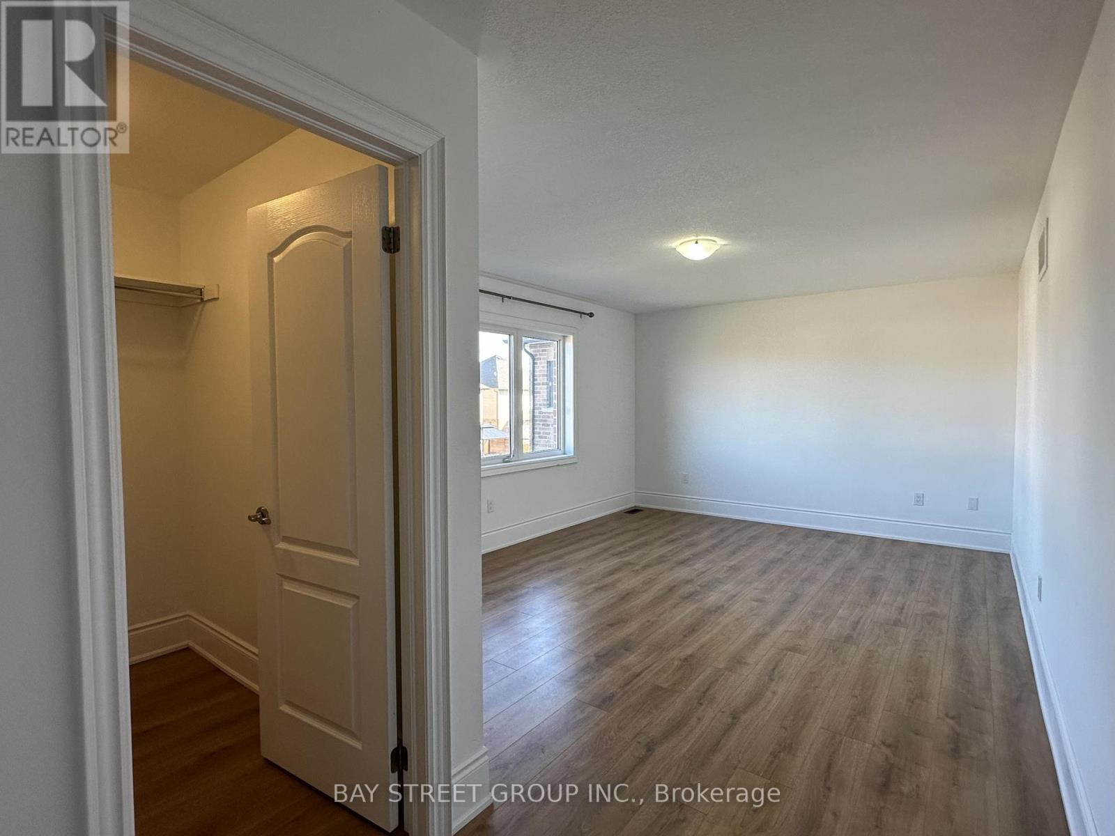 77 Sunset Way, Thorold, Ontario  L2V 0C7 - Photo 15 - X12411109