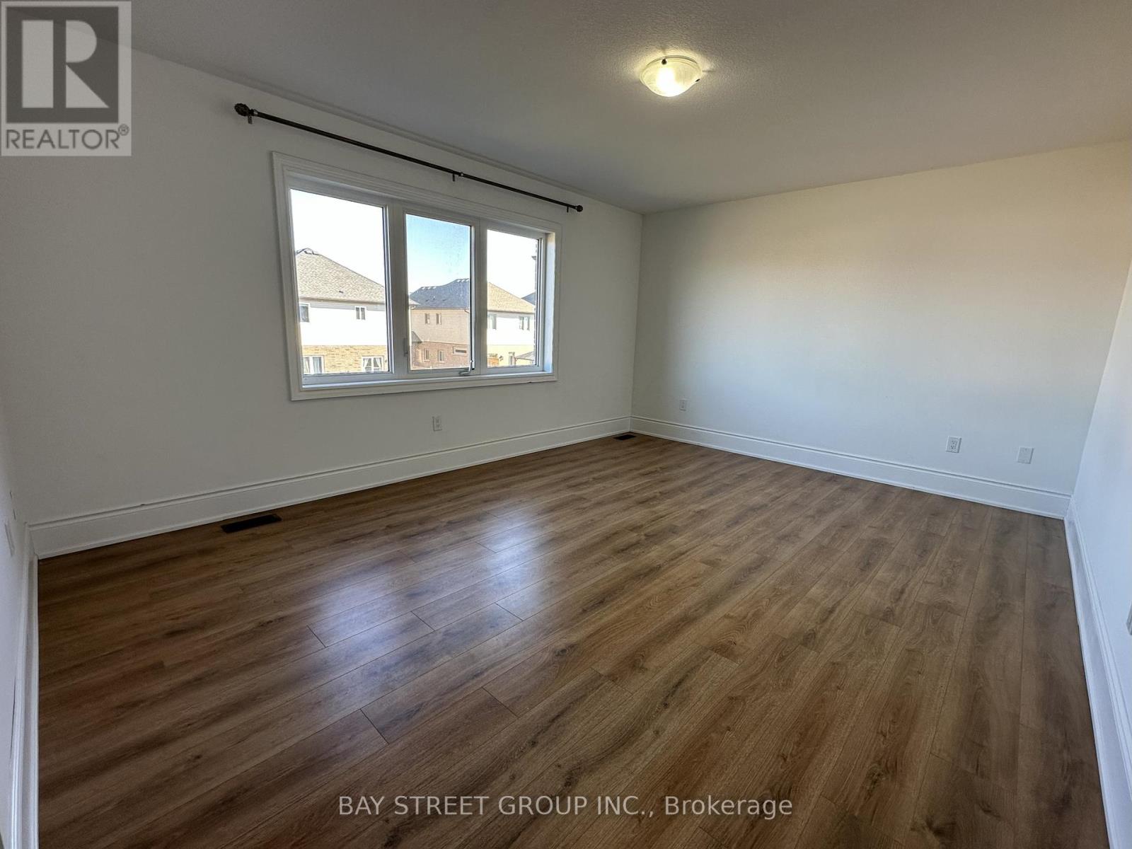 77 Sunset Way, Thorold, Ontario  L2V 0C7 - Photo 16 - X12411109