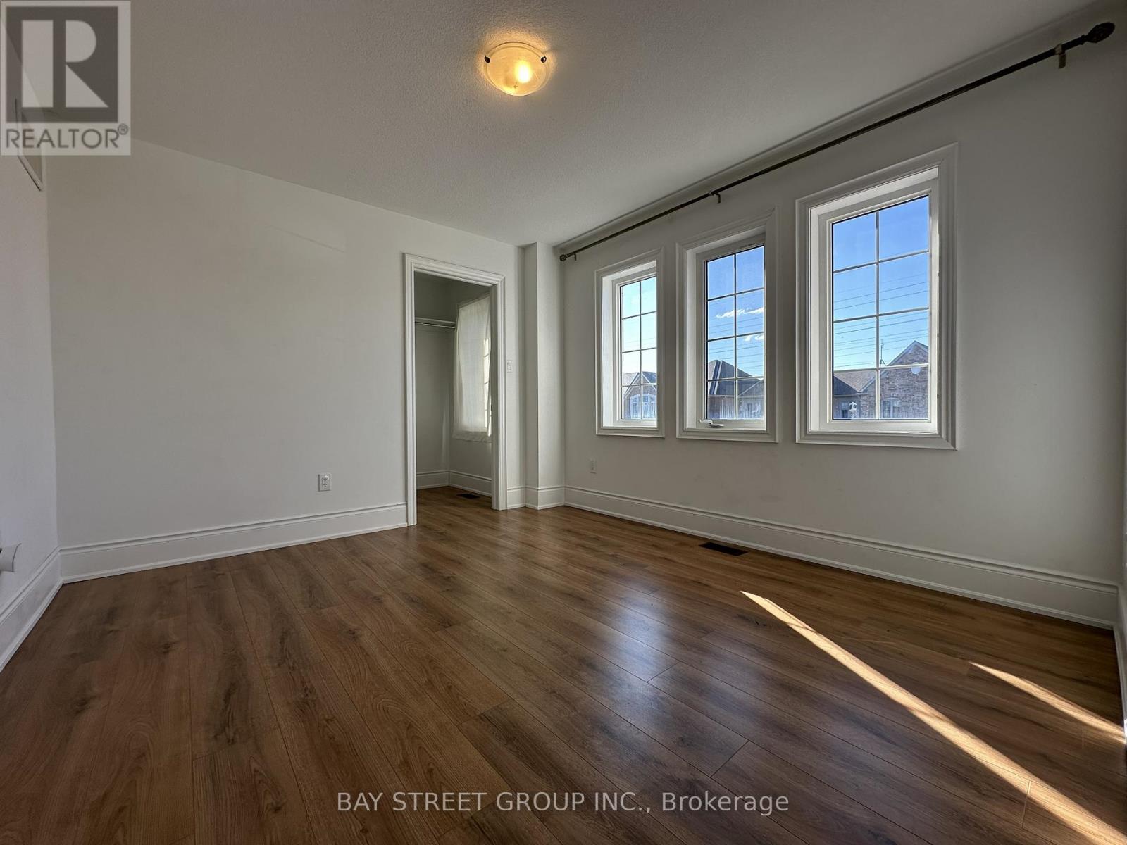 77 Sunset Way, Thorold, Ontario  L2V 0C7 - Photo 22 - X12411109