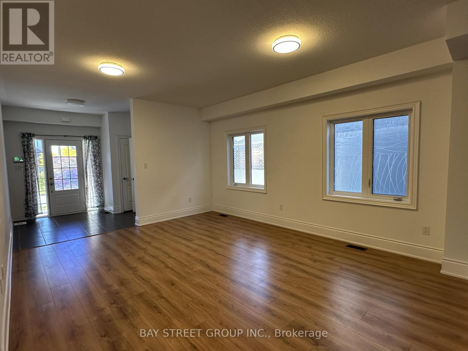 77 Sunset Way, Thorold, Ontario  L2V 0C7 - Photo 6 - X12411109