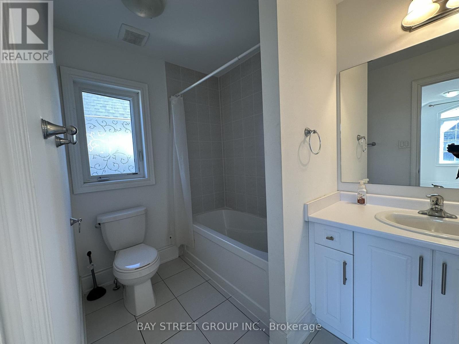 77 Sunset Way, Thorold, Ontario  L2V 0C7 - Photo 27 - X12411109