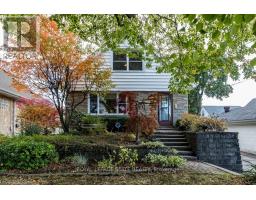 8 SYLVIA CRESCENT, Hamilton, Ontario