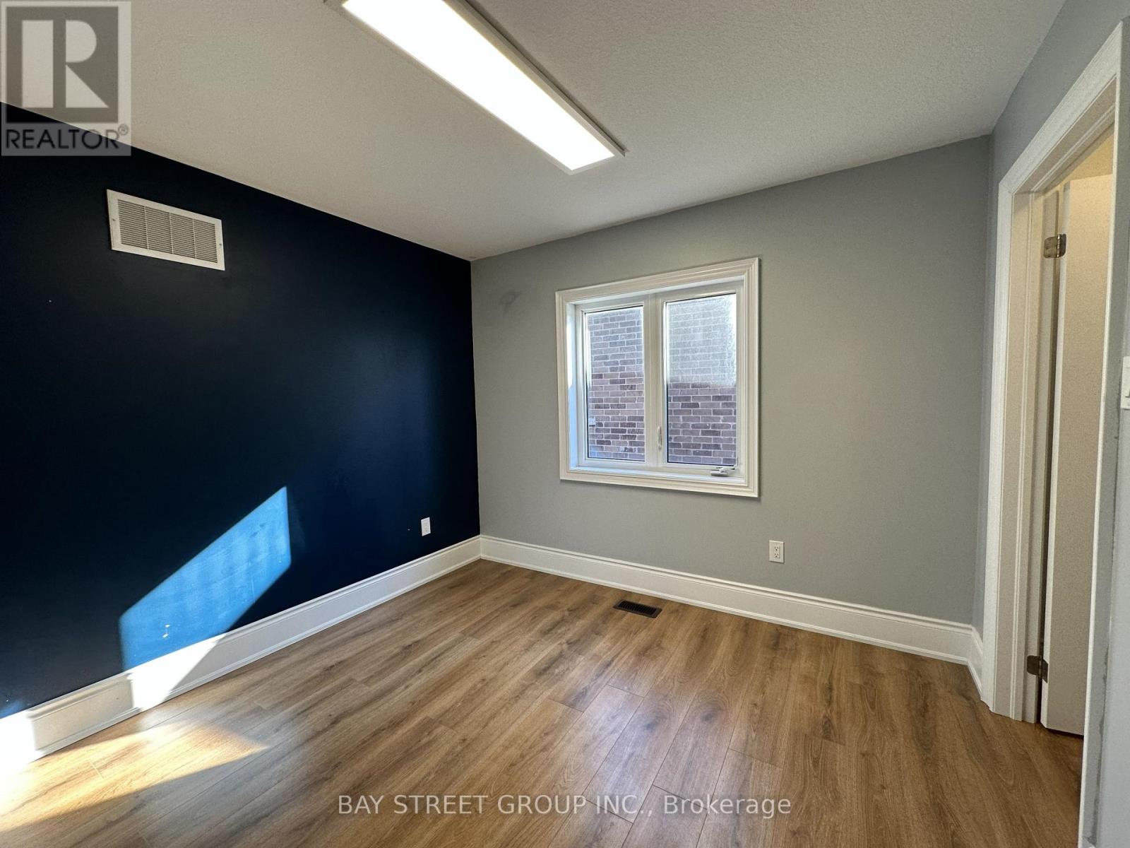 77 Sunset Way, Thorold, Ontario  L2V 0C7 - Photo 24 - X12411109