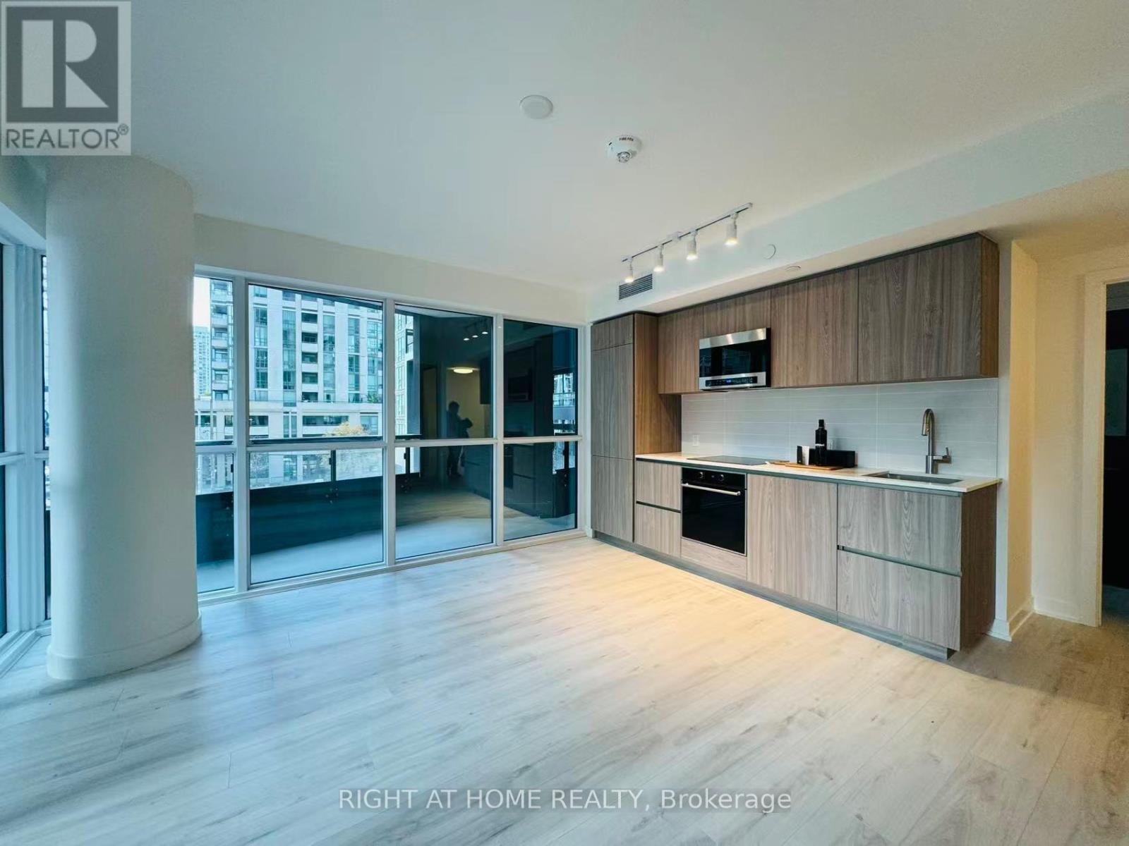 303 - 110 Broadway Avenue, Toronto (Mount Pleasant West), Ontario  M4P 1V7 - Photo 8 - C12480621