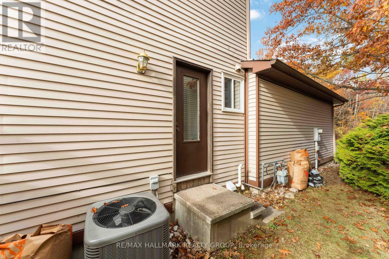 1655 Des Broussailles Terrace, Ottawa, Ontario  K1C 5S7 - Photo 27 - X12488206