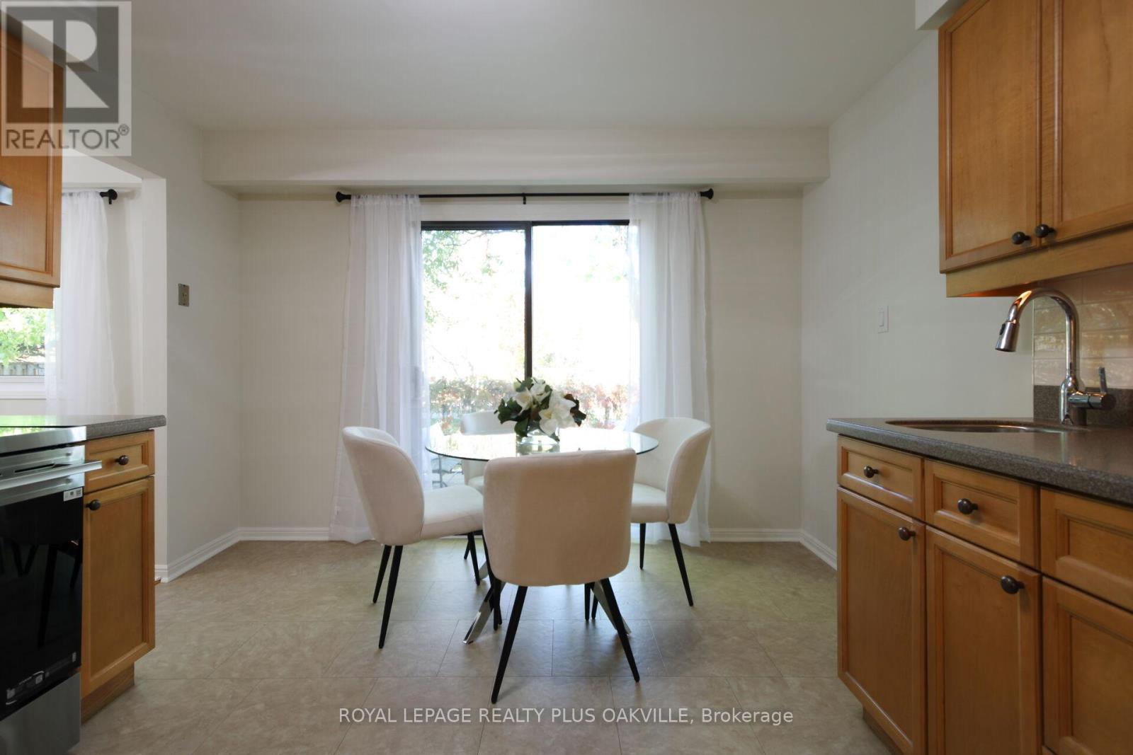 1303 Henley Place, Oakville, Ontario L6H 2W1 - Photo 17 - W12468215