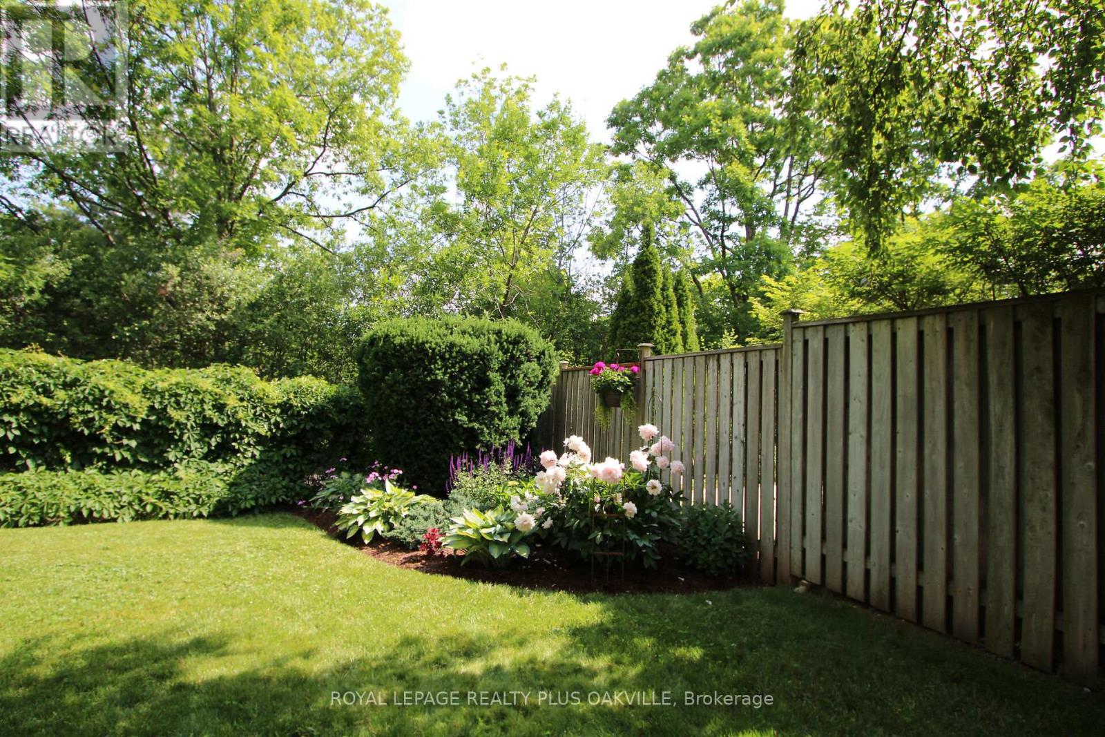 1303 Henley Place, Oakville, Ontario L6H 2W1 - Photo 38 - W12468215