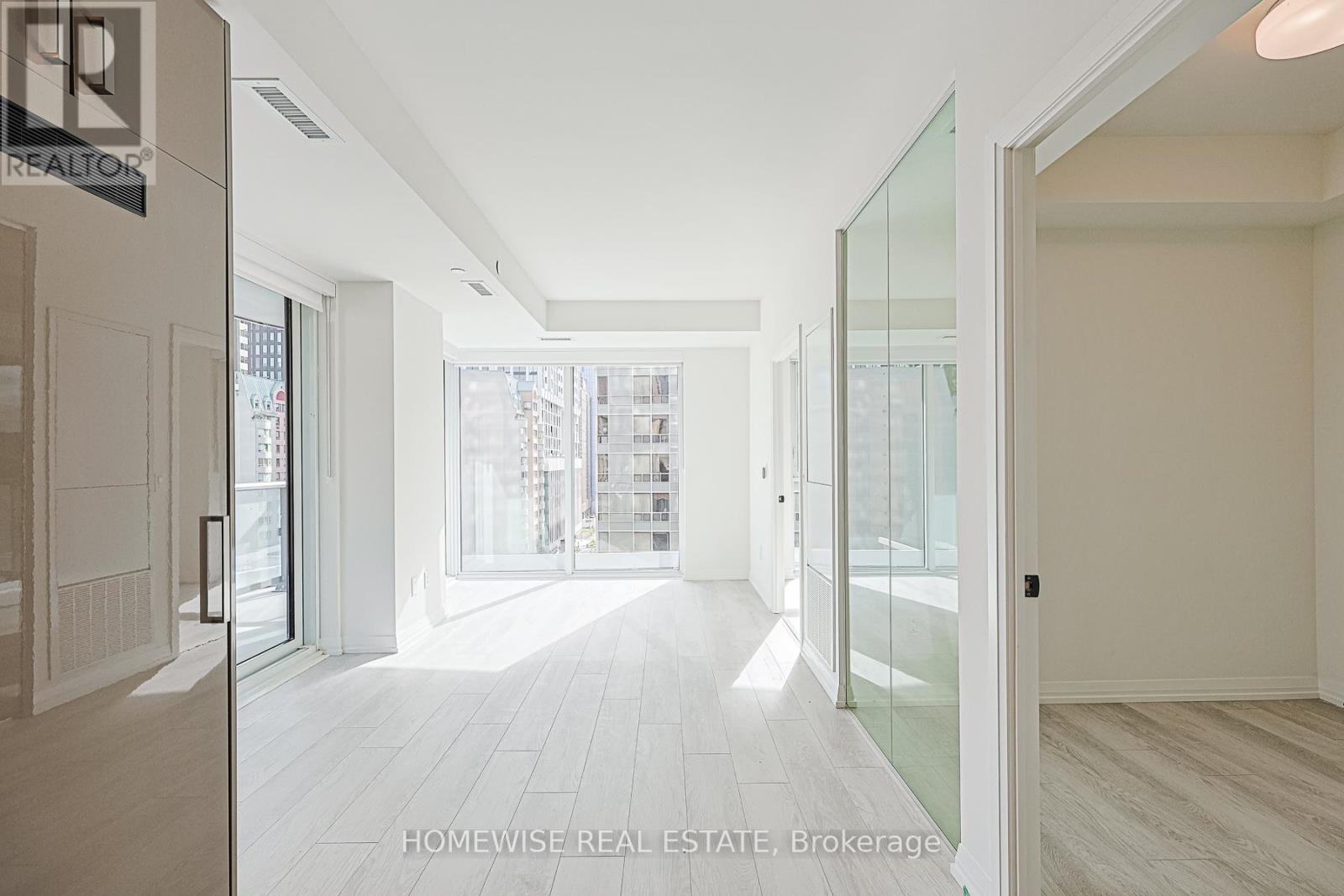 604 - 280 Dundas Street W, Toronto, Ontario  M5T 0E3 - Photo 5 - C12492944