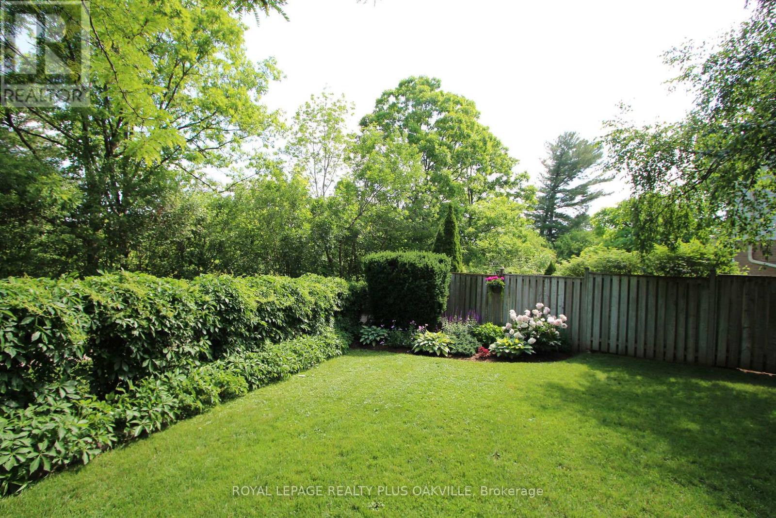 1303 Henley Place, Oakville, Ontario L6H 2W1 - Photo 40 - W12468215