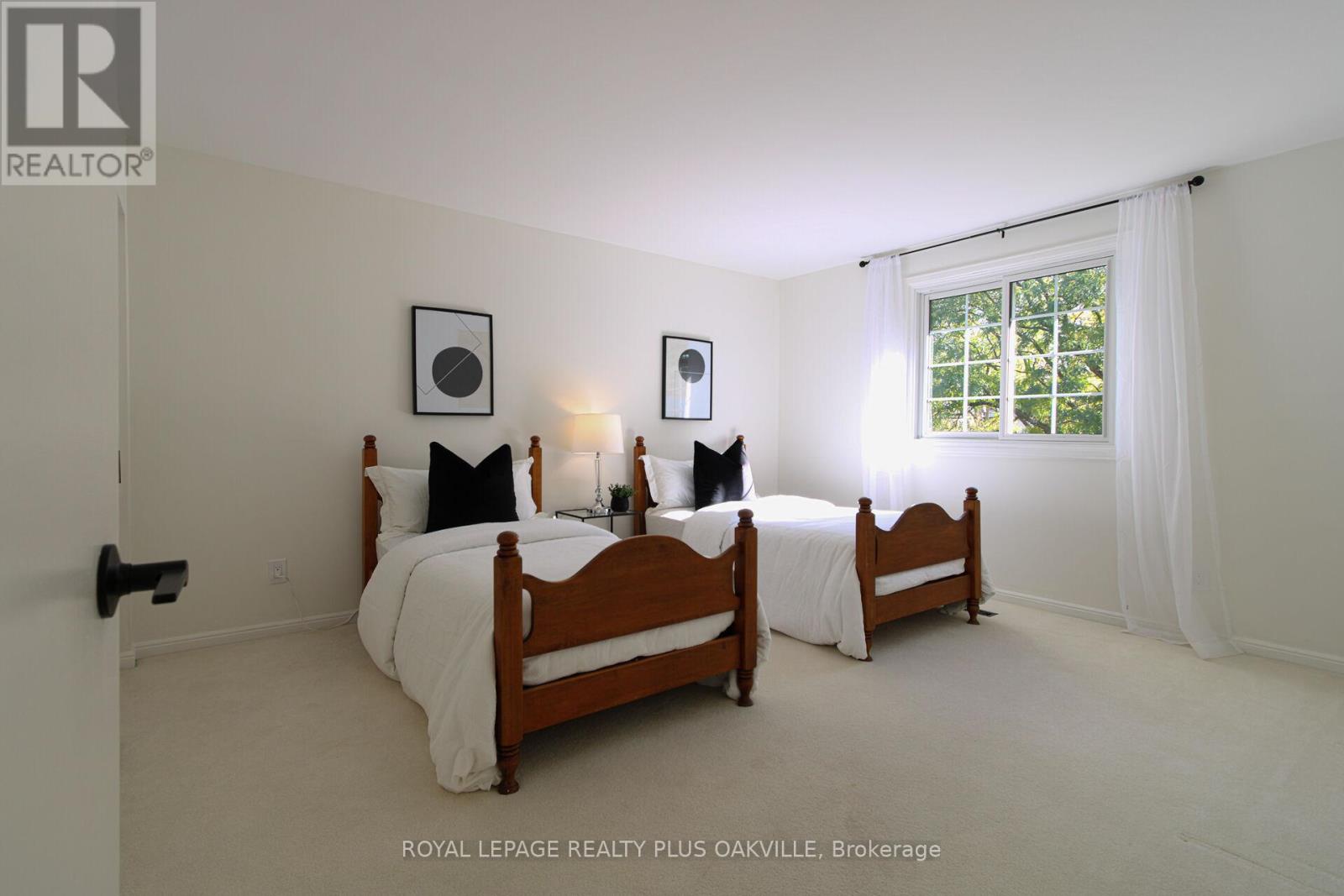 1303 Henley Place, Oakville, Ontario L6H 2W1 - Photo 32 - W12468215