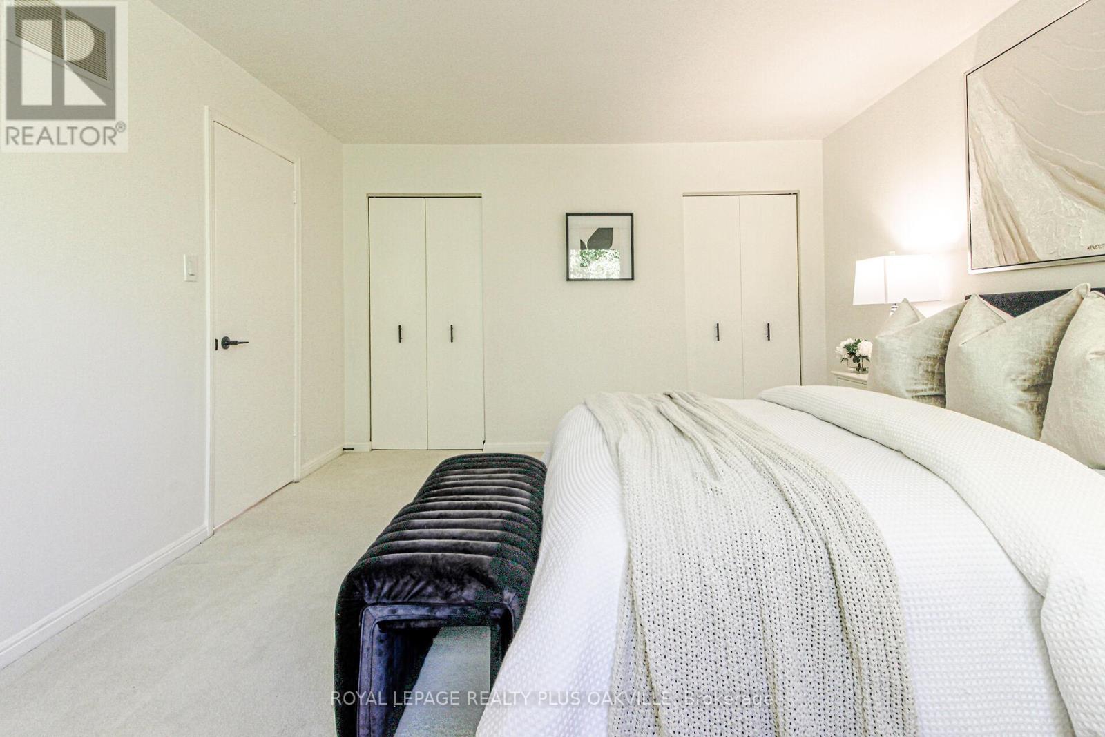 1303 Henley Place, Oakville, Ontario L6H 2W1 - Photo 27 - W12468215