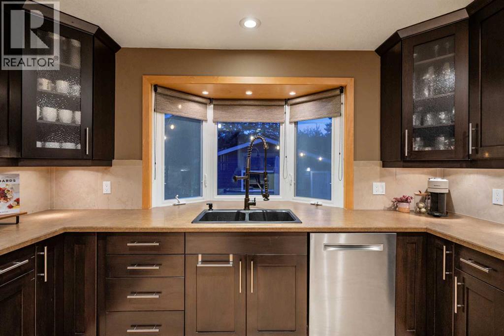 196 Lake Adams Crescent Se, Calgary, Alberta  T2J 3N3 - Photo 11 - A2260005