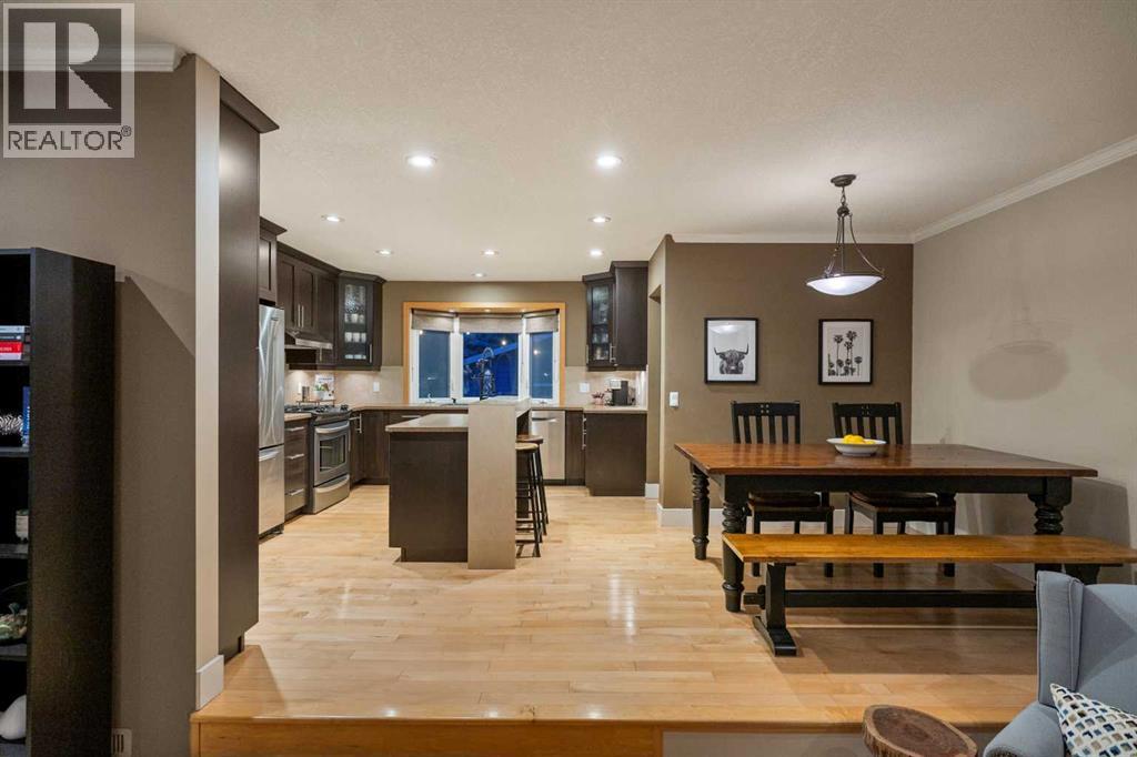 196 Lake Adams Crescent Se, Calgary, Alberta  T2J 3N3 - Photo 5 - A2260005