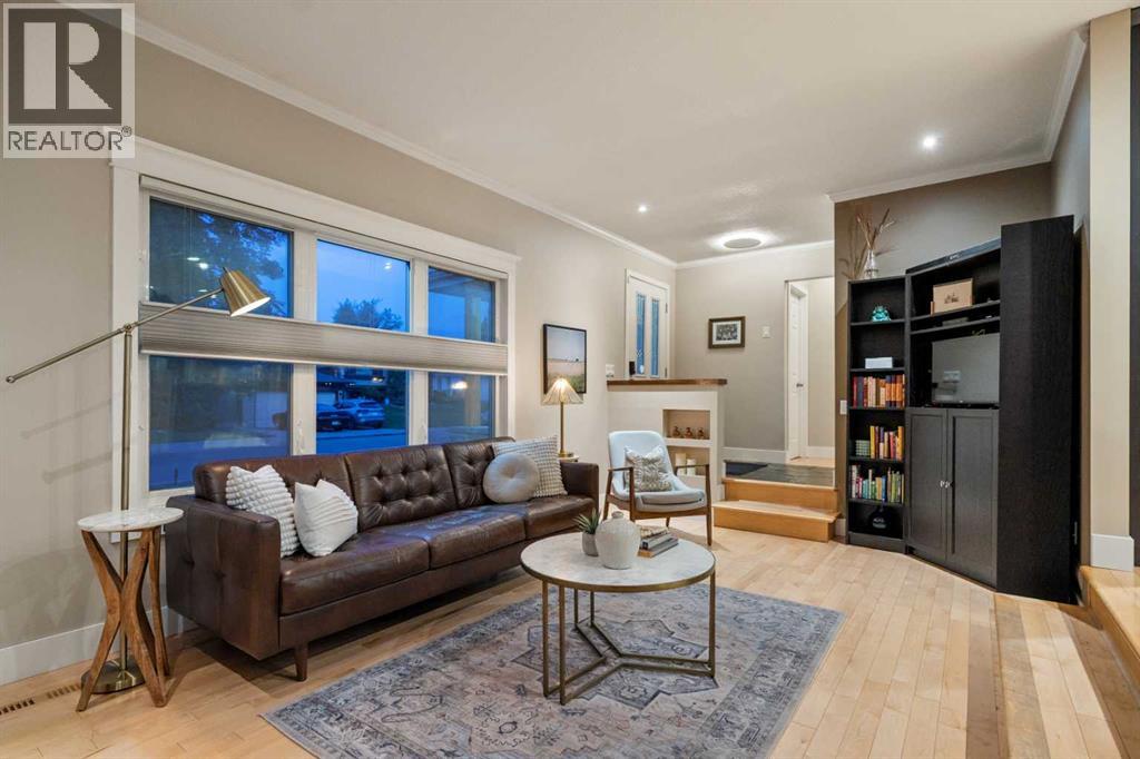 196 Lake Adams Crescent Se, Calgary, Alberta  T2J 3N3 - Photo 4 - A2260005