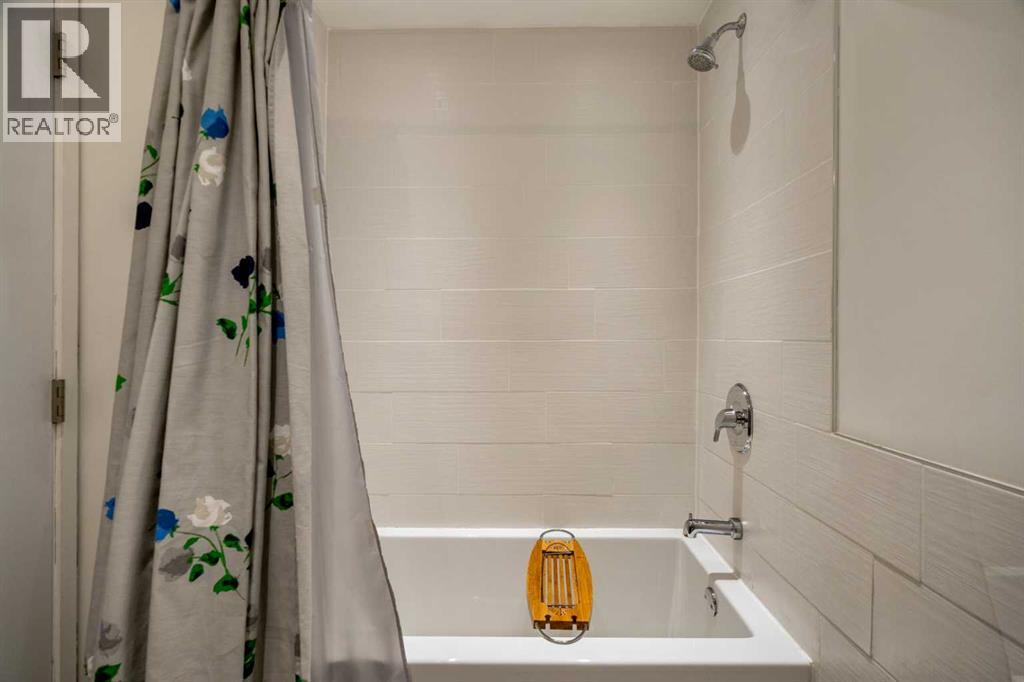 196 Lake Adams Crescent Se, Calgary, Alberta  T2J 3N3 - Photo 21 - A2260005