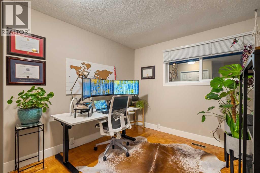 196 Lake Adams Crescent Se, Calgary, Alberta  T2J 3N3 - Photo 19 - A2260005