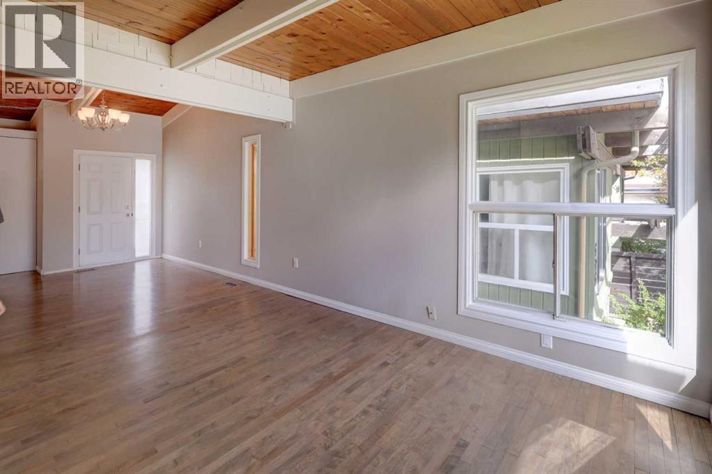 531 Sabrina Road Sw, Calgary, Alberta  T2W 1Y7 - Photo 5 - A2263330