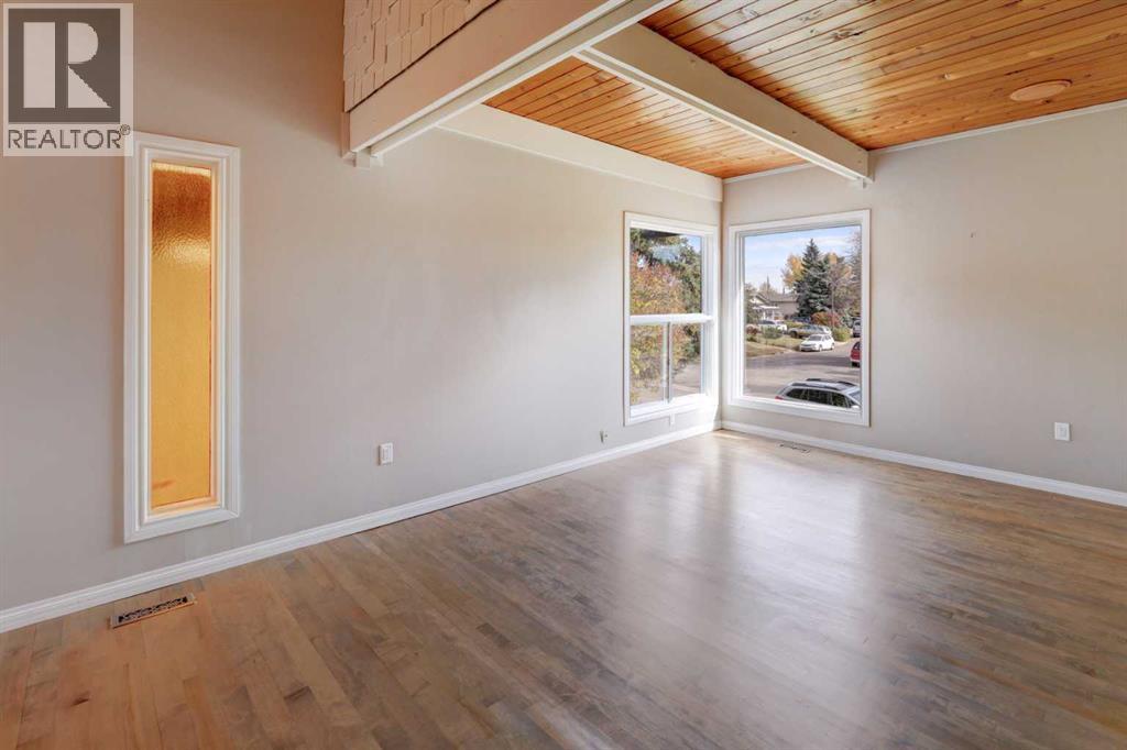 531 Sabrina Road Sw, Calgary, Alberta  T2W 1Y7 - Photo 4 - A2263330