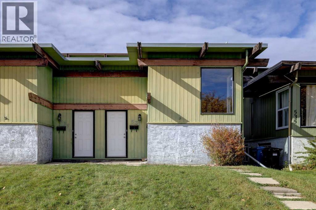 531 Sabrina Road Sw, Calgary, Alberta  T2W 1Y7 - Photo 2 - A2263330
