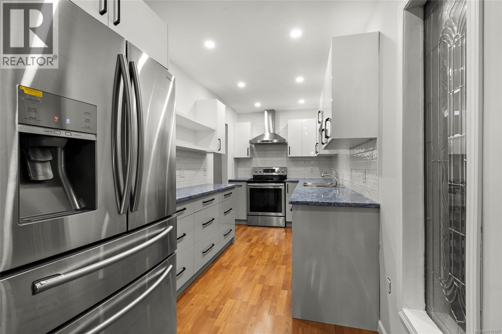 405 1875 Lansdowne Rd, Saanich, British Columbia V8P 1A9 - Photo 6 - 1018107