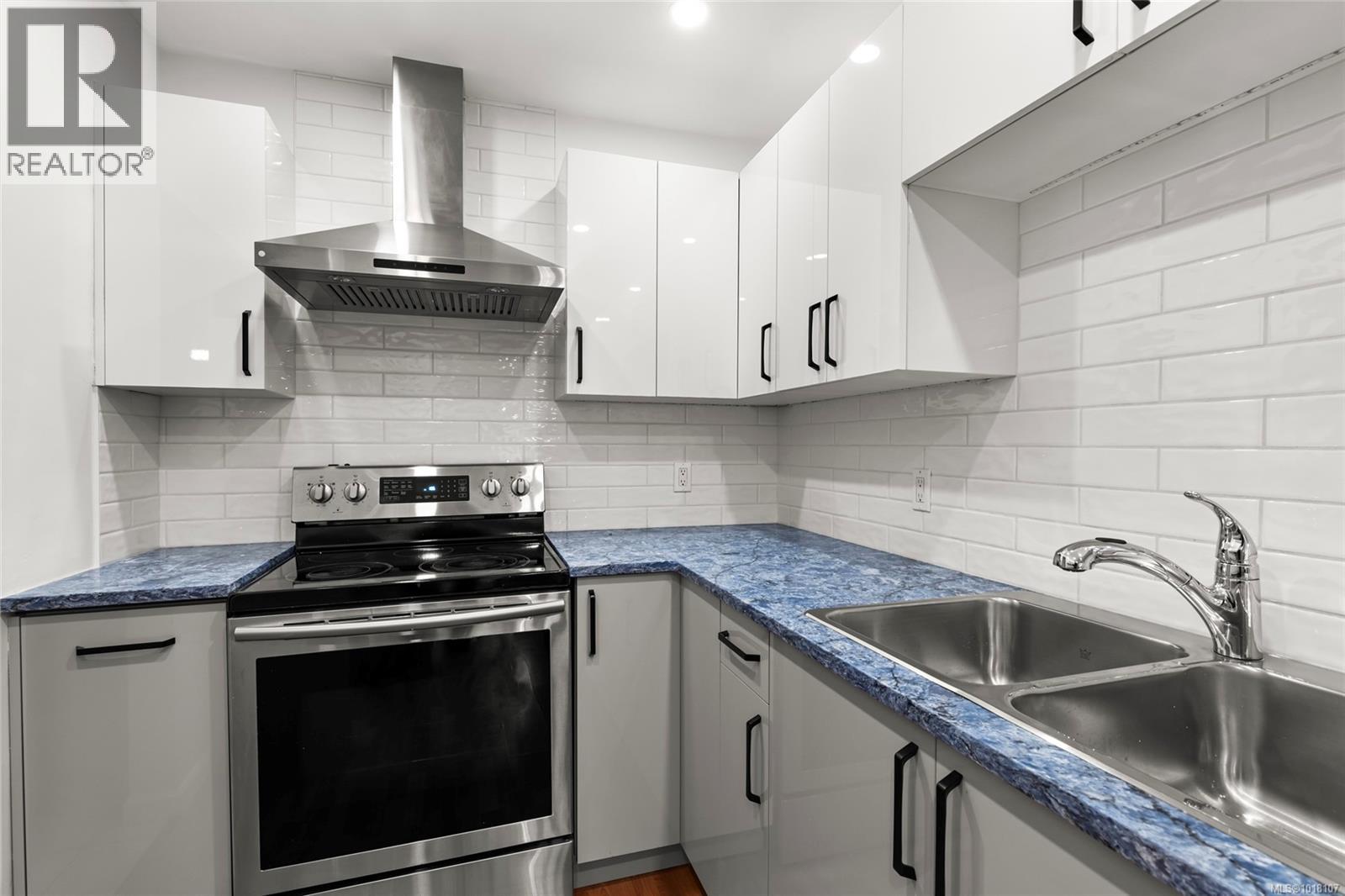 405 1875 Lansdowne Rd, Saanich, British Columbia V8P 1A9 - Photo 14 - 1018107