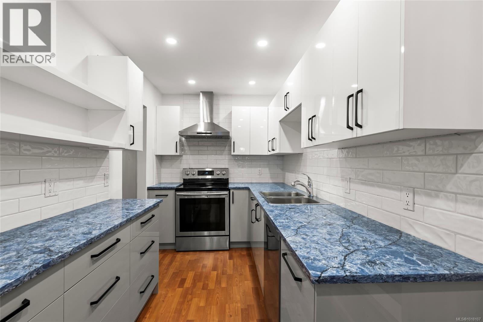 405 1875 Lansdowne Rd, Saanich, British Columbia V8P 1A9 - Photo 12 - 1018107